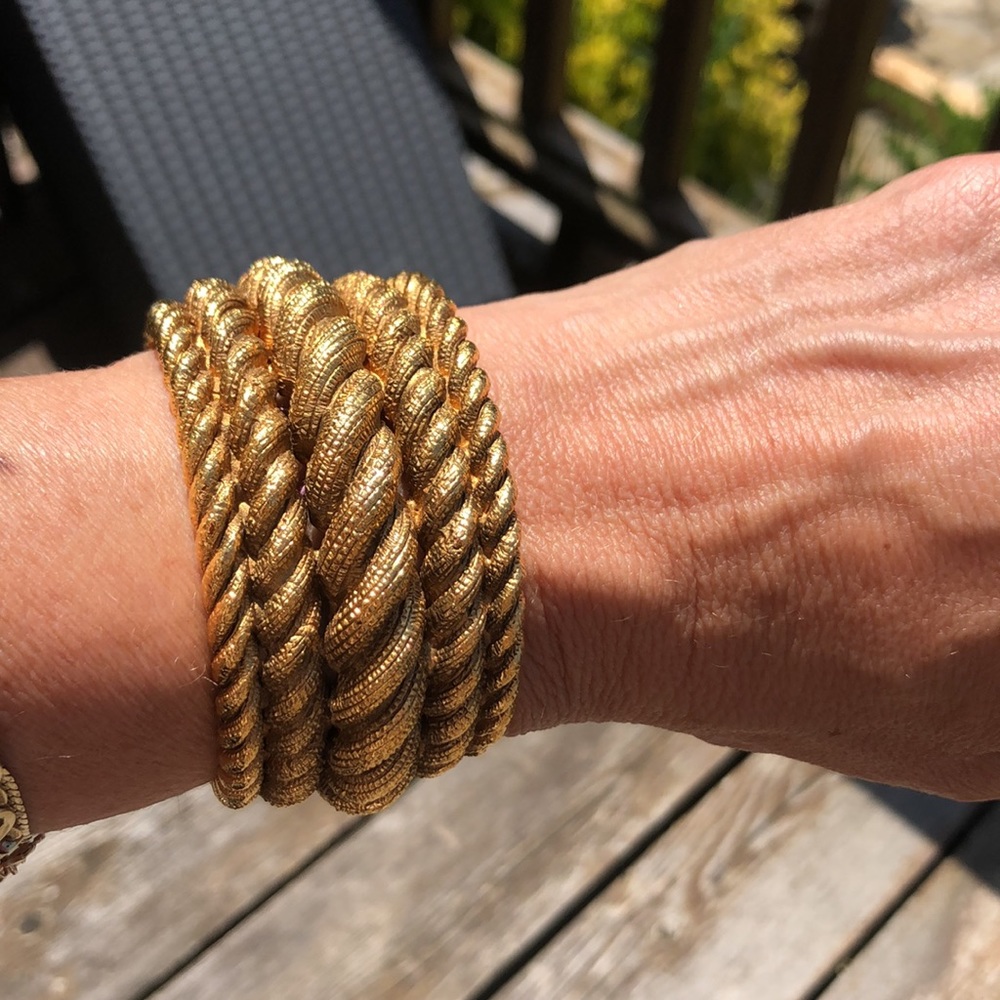Chanel Authentic gold color twisted bracelet - Picture 6 of 13